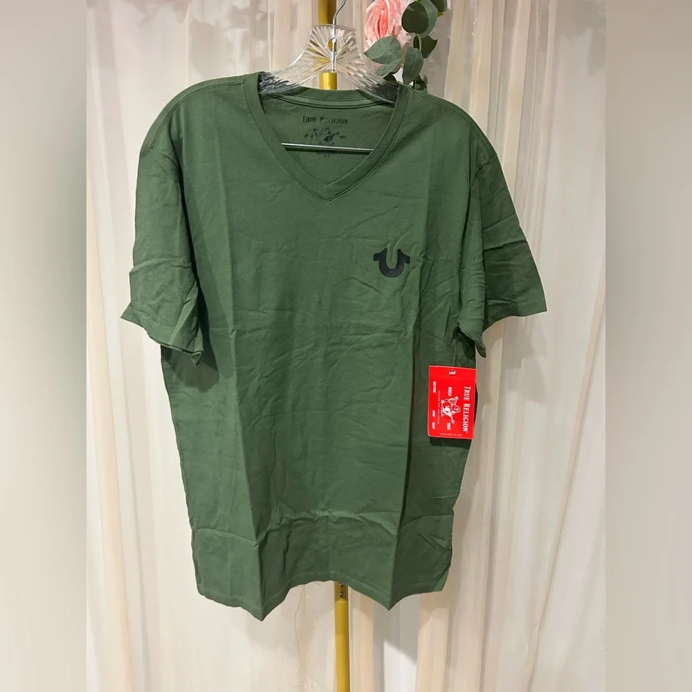 True Religion Green V-Neck T-Shirt Classic Horseshoe Logo Size M NWT